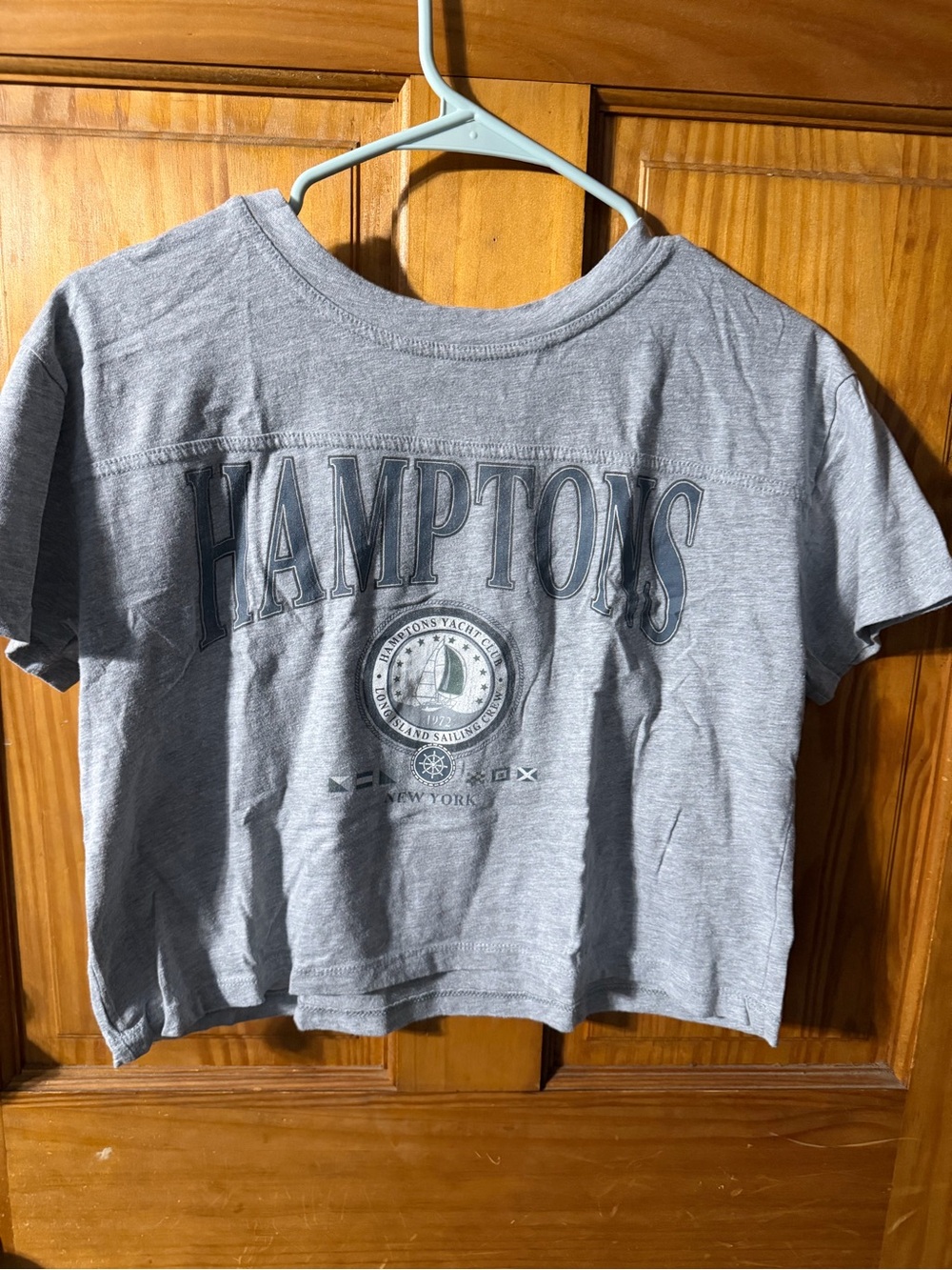 Hamptons Graphic Crop Tee - Gray